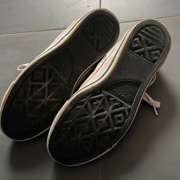 Low top white converse - Picture 2 of 5